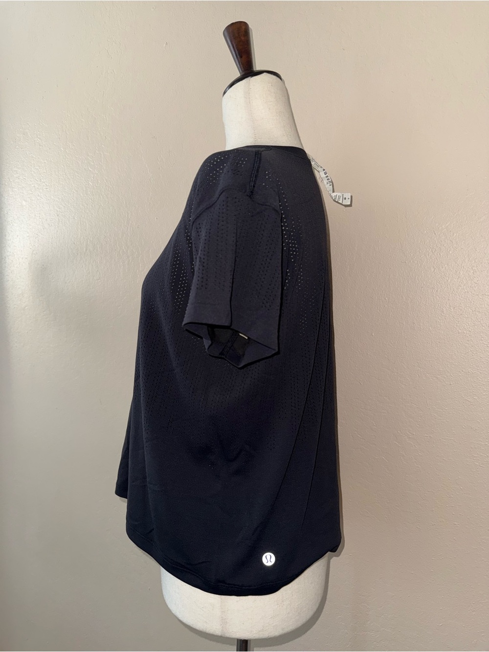 Lululemon short-sleeve shirt size 6